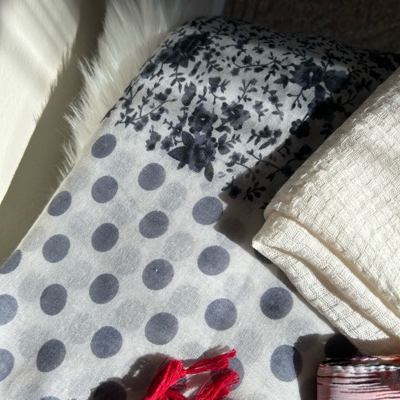 Assorted Scarves (5 Total) One NWT - Picture 5 of 7